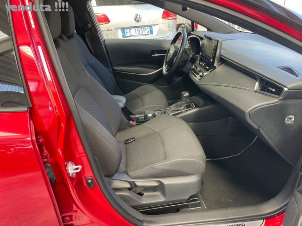 Toyota Corolla 1.8 Hybrid Style (18)