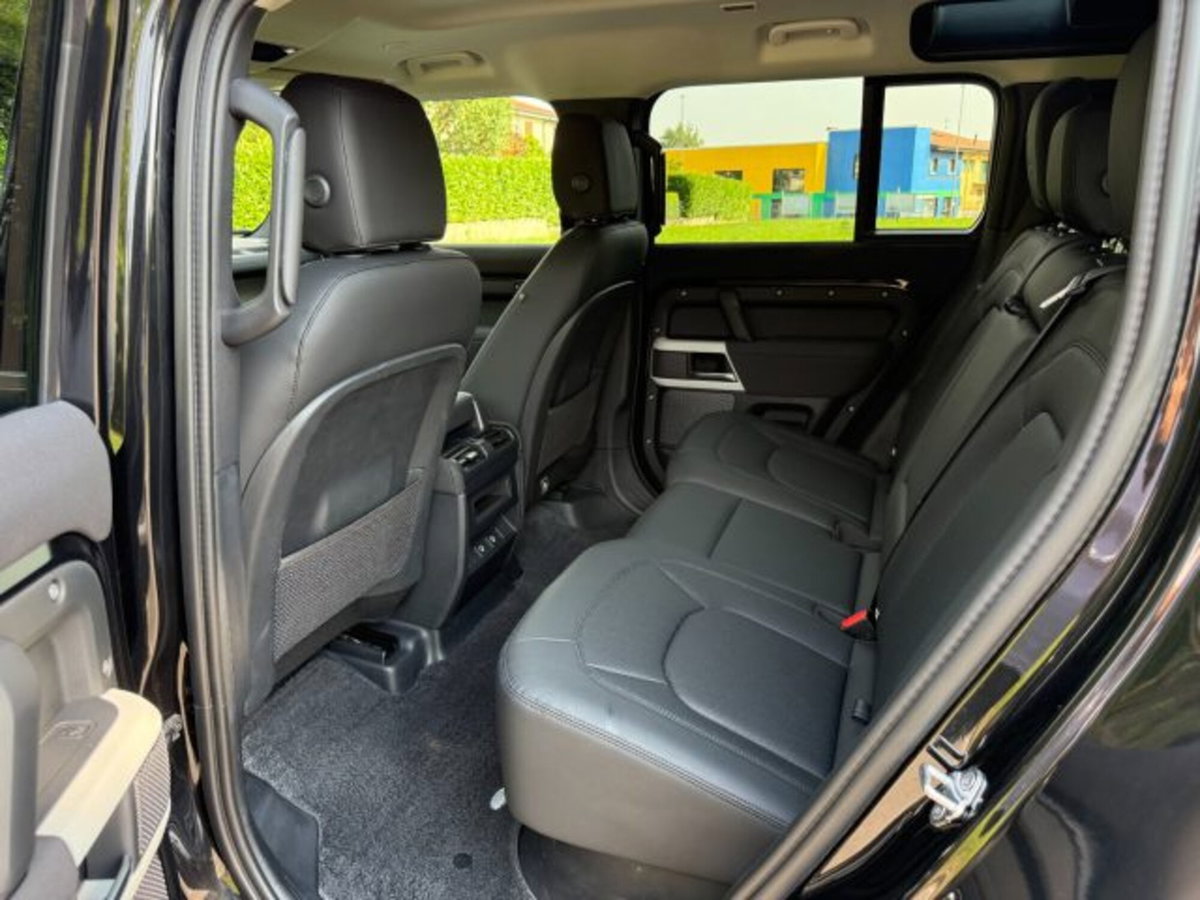 Land Rover Defender 110 3.0d i6 mhev X-Dynamic SE awd 200cv auto (10)