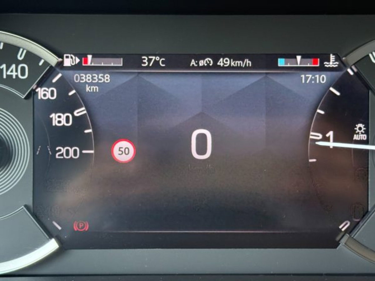 Land Rover Defender 110 3.0d i6 mhev X-Dynamic SE awd 200cv auto (11)