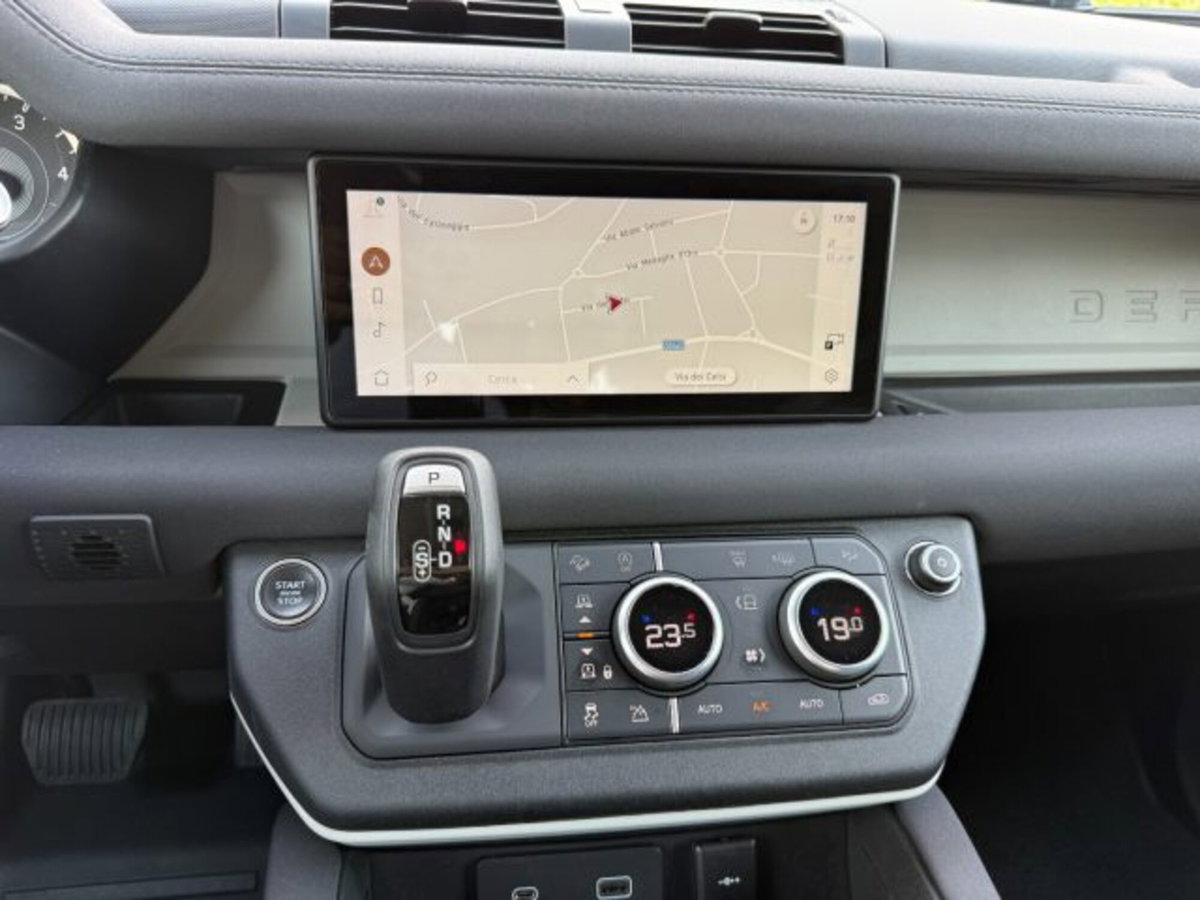 Land Rover Defender 110 3.0d i6 mhev X-Dynamic SE awd 200cv auto (19)