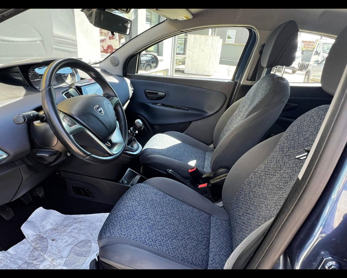 Lancia Ypsilon 1.0 FireFly 5 porte S&S Hybrid Ecochic Gold (14)