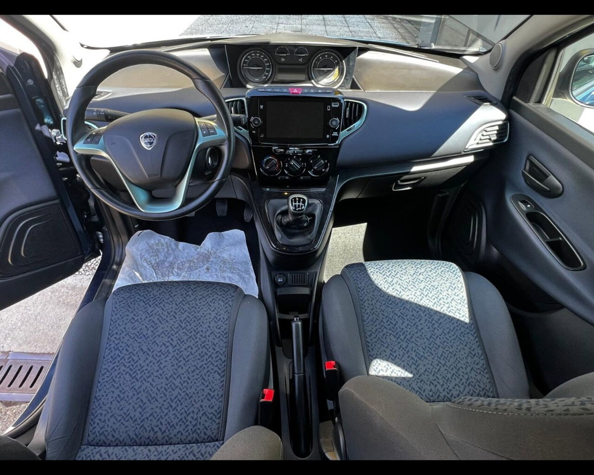 Lancia Ypsilon 1.0 FireFly 5 porte S&S Hybrid Ecochic Gold (15)
