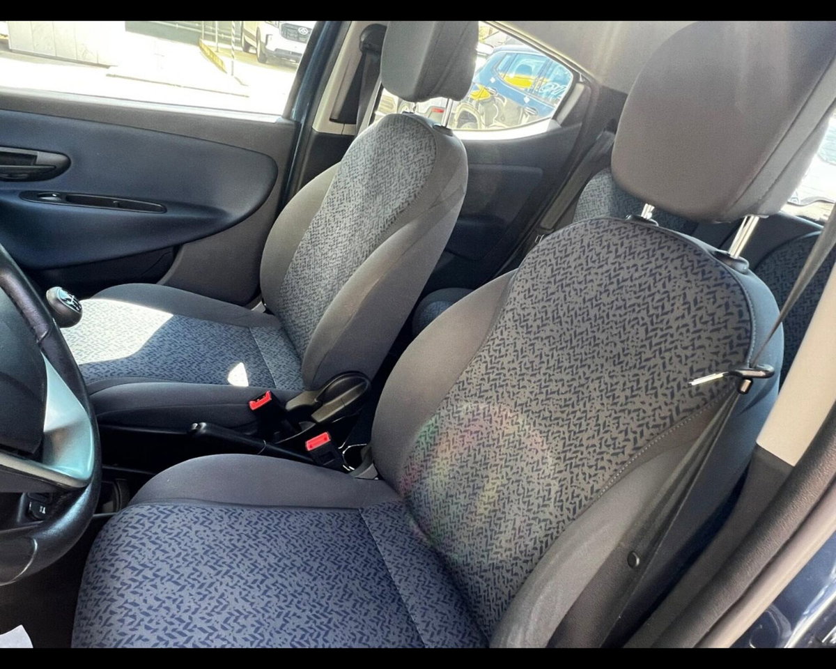Lancia Ypsilon 1.0 FireFly 5 porte S&S Hybrid Ecochic Gold (16)