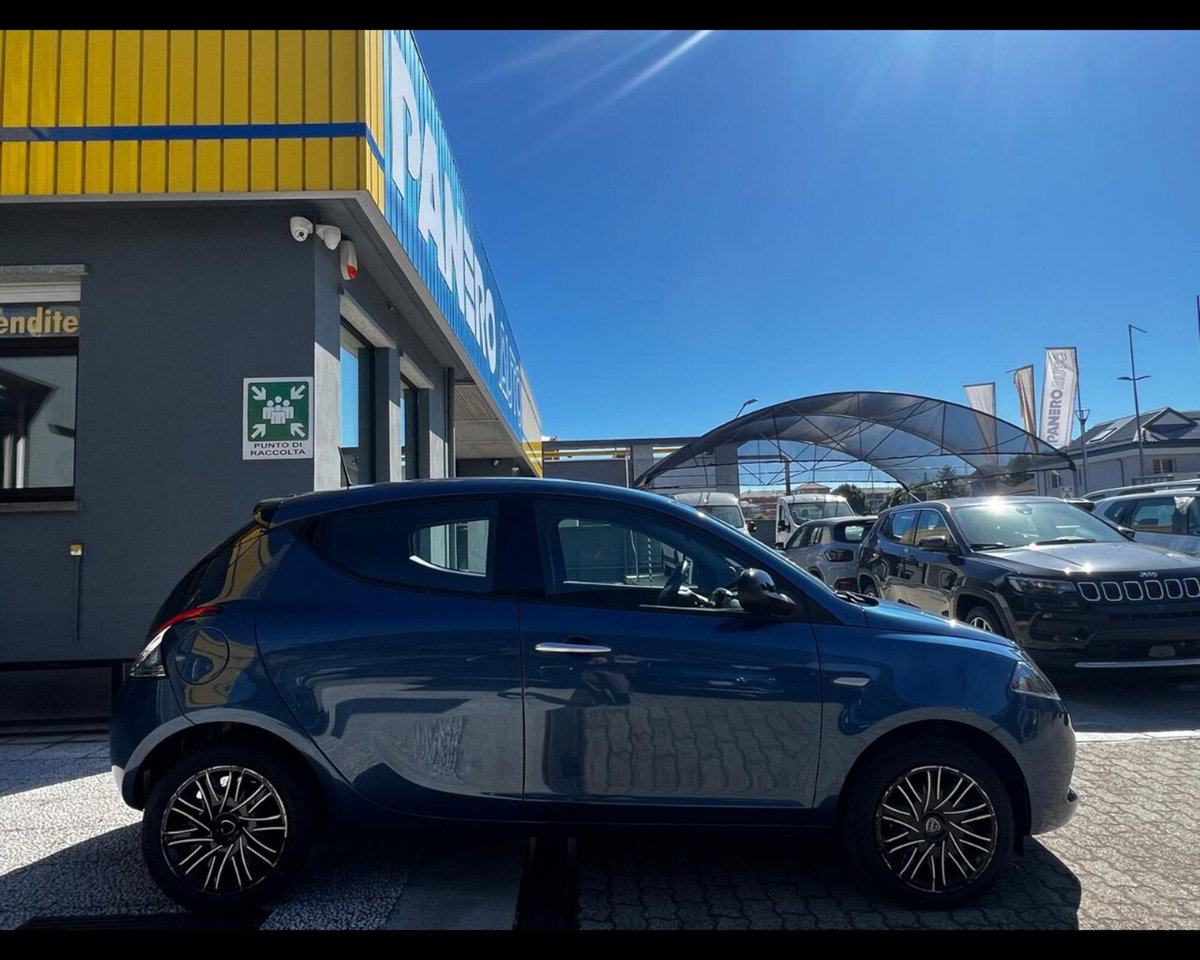 Lancia Ypsilon 1.0 FireFly 5 porte S&S Hybrid Ecochic Gold (4)