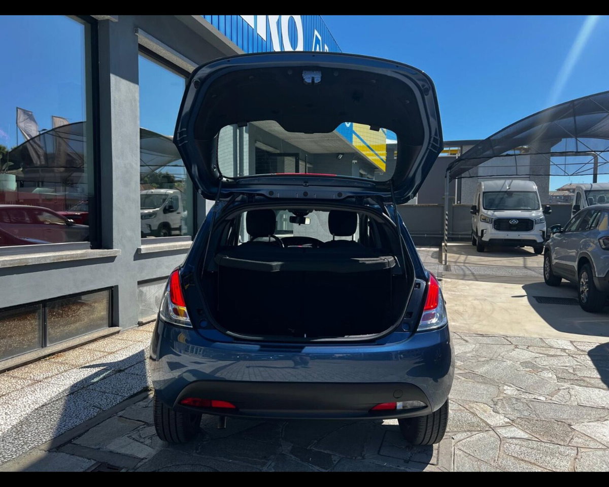 Lancia Ypsilon 1.0 FireFly 5 porte S&S Hybrid Ecochic Gold (7)