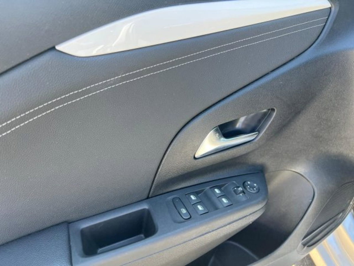 Opel Corsa 1.2 hybrid GS 100cv dct6 (5)