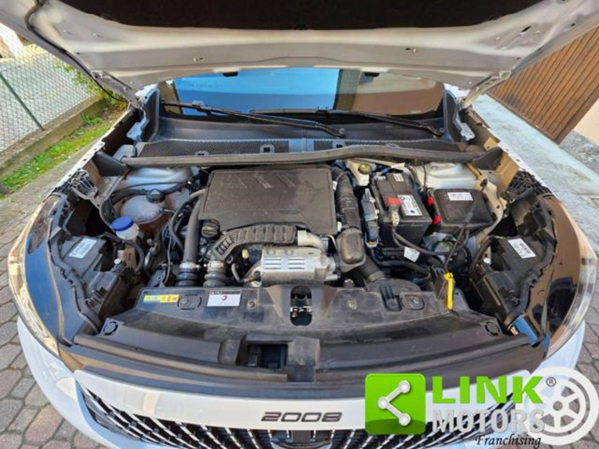 Peugeot 2008 1.2 puretech Allure s&s 100cv (18)