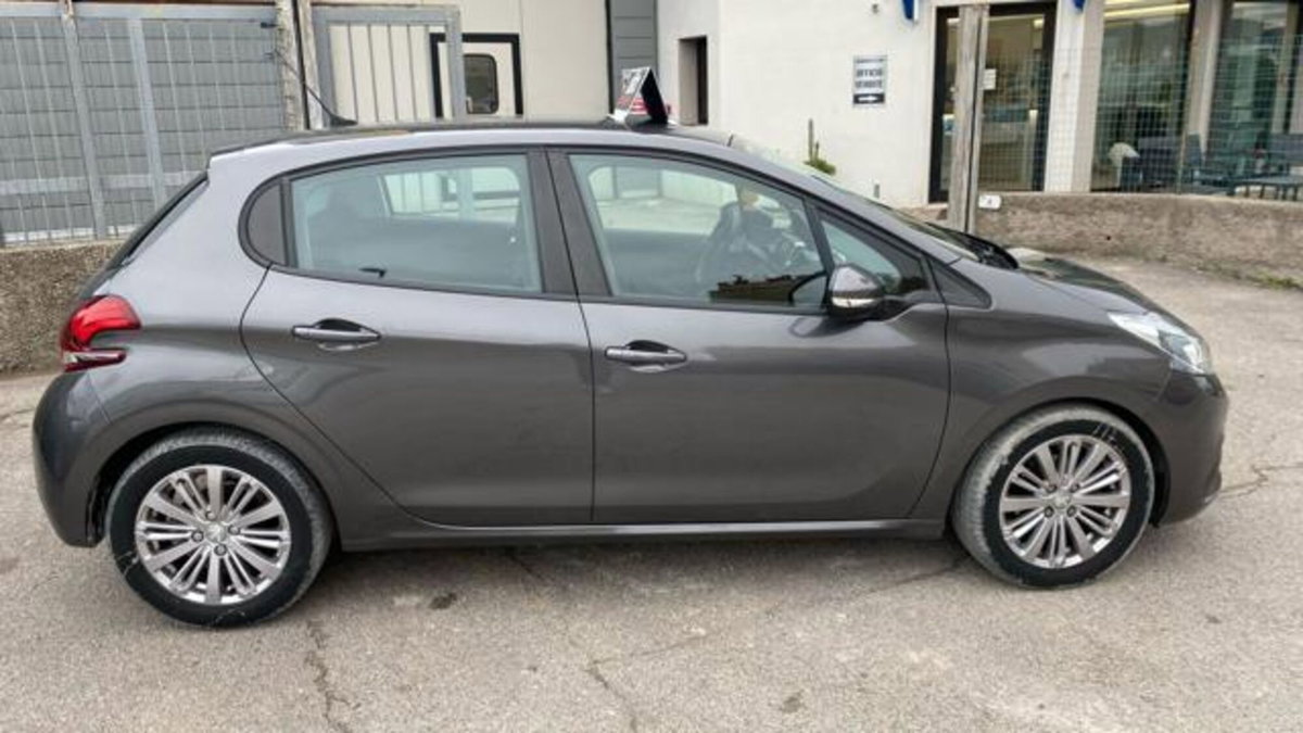 Peugeot 208 100 S&S 5 porte Signature (3)