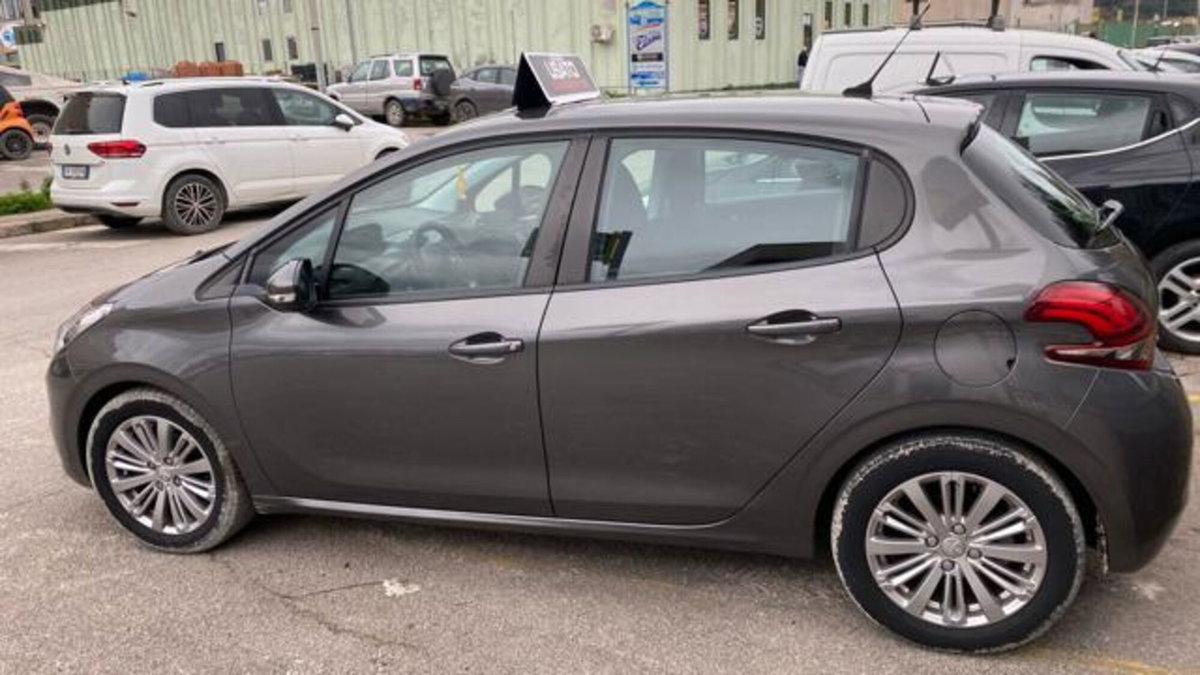 Peugeot 208 100 S&S 5 porte Signature (4)