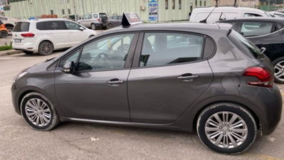 Peugeot 208 100 S&S 5 porte Signature (4)