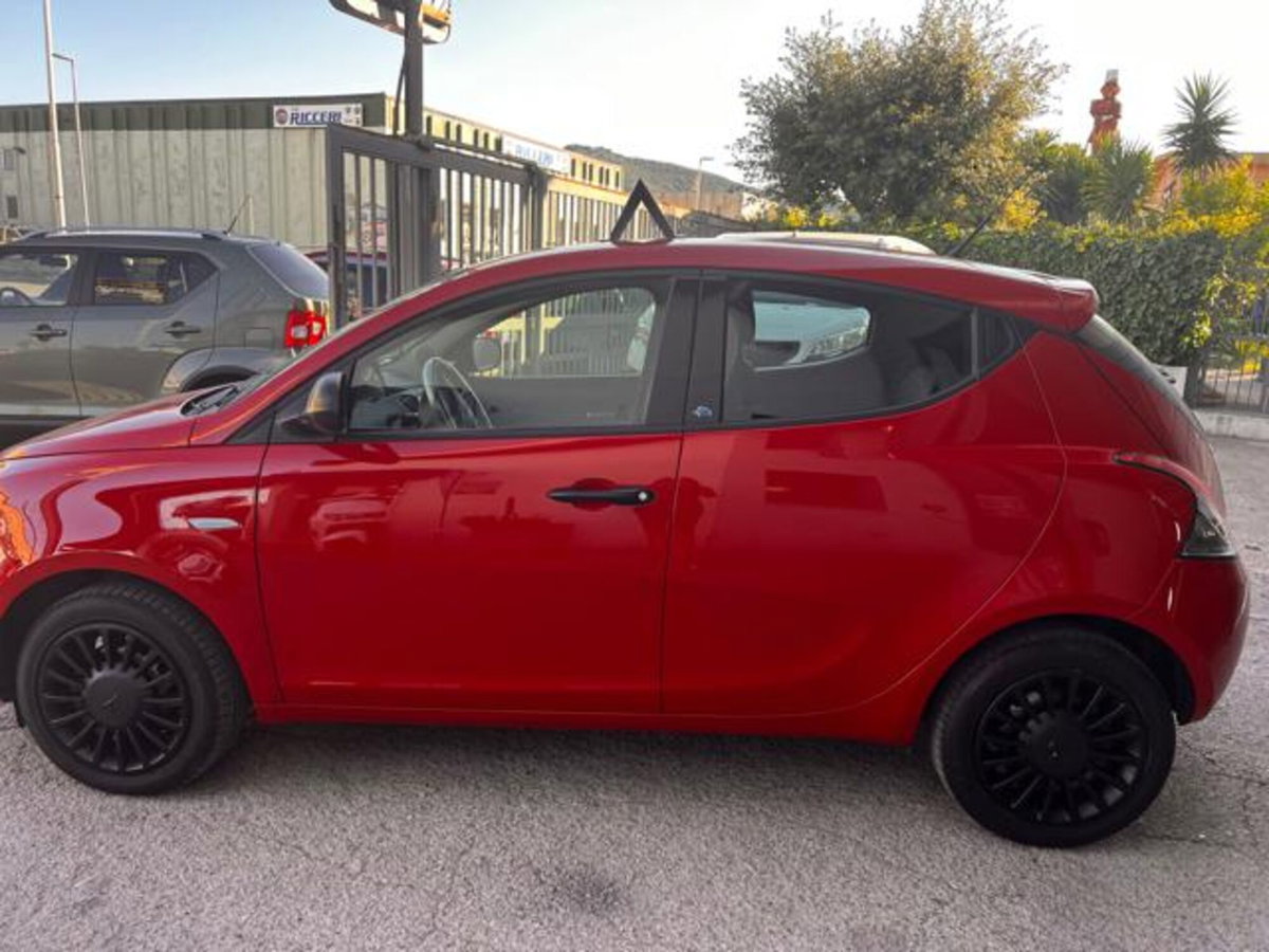 Lancia Ypsilon 0.9 TwinAir 5 porte Metano Ecochic Elefantino Blu (2)