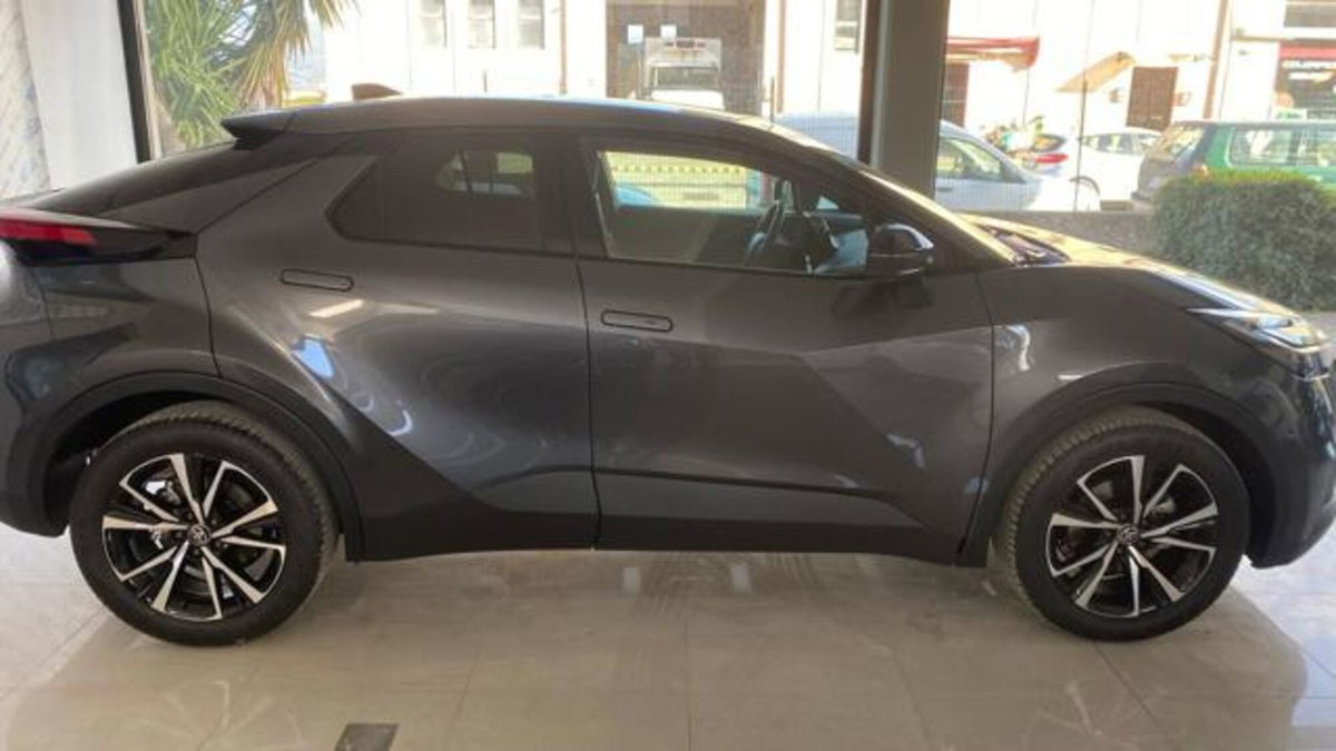 Toyota Toyota C-HR 1.8 hv Lounge fwd e-cvt (2)