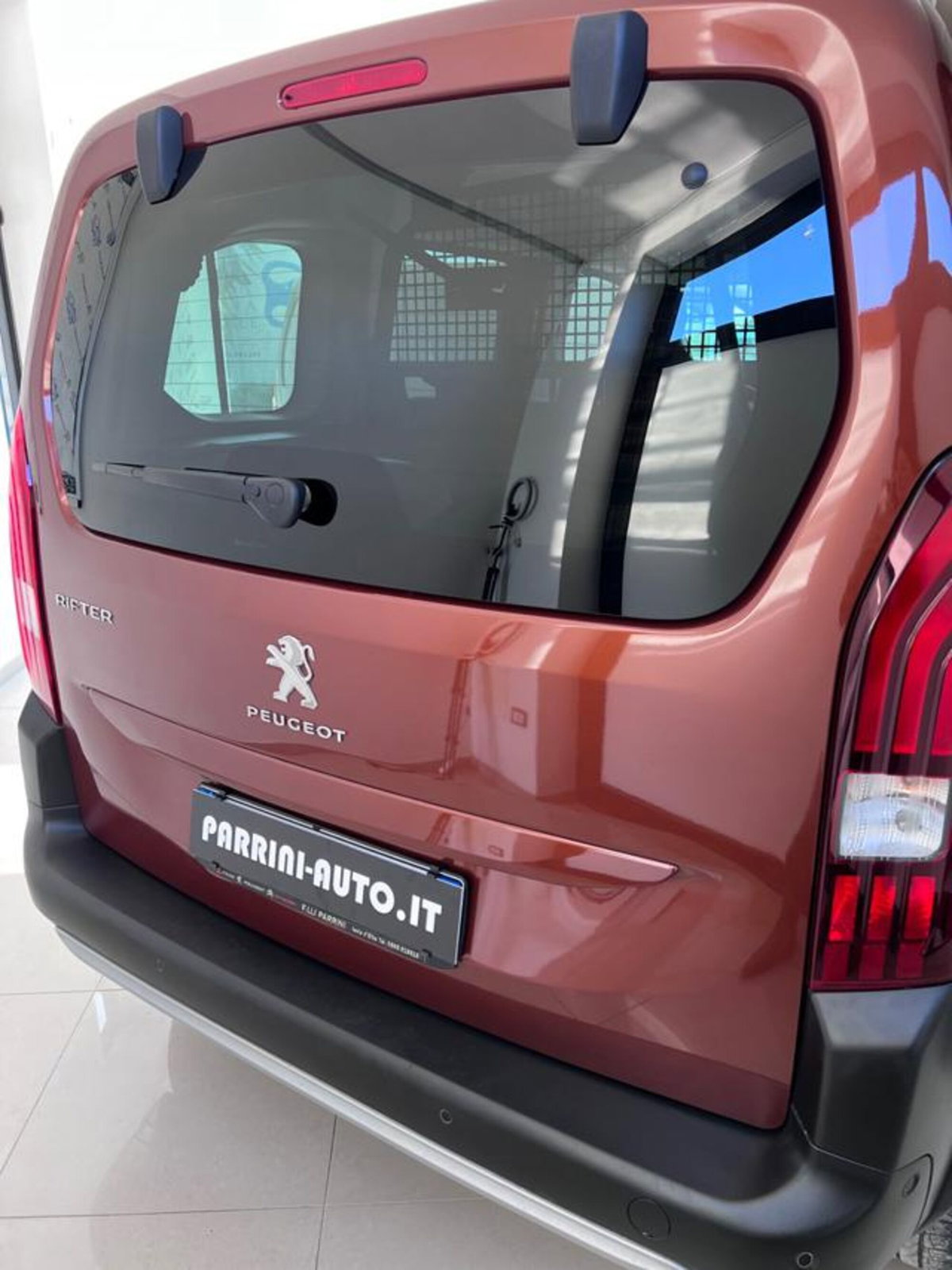 Peugeot Rifter Mix BlueHDi 130 S&S EAT8 PC Allure Standard (4)