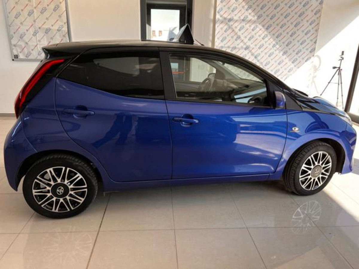 Toyota Aygo 1.0 VVT-i 72 CV 5 porte x-trend MMT (2)