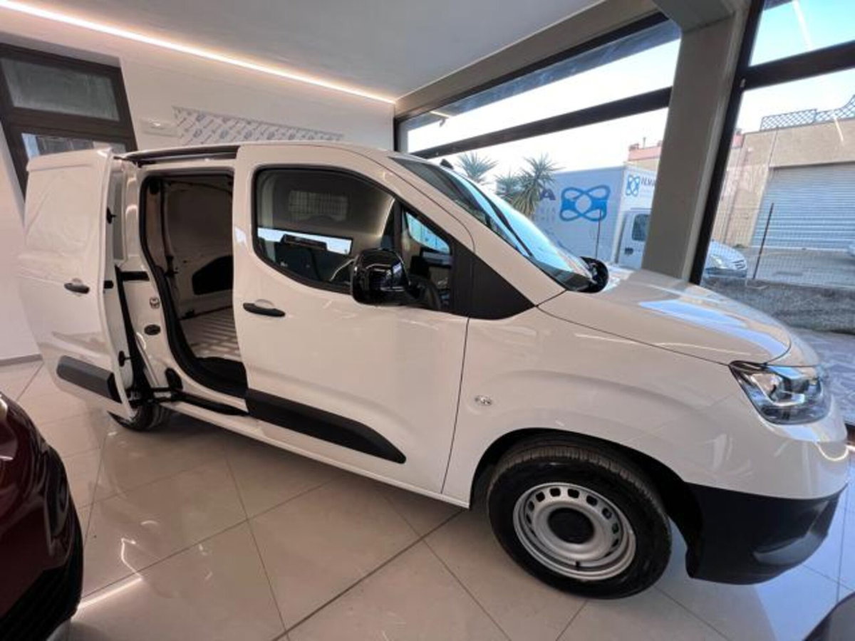 Toyota Proace City City 1.2 110 CV S&S PC 4p. Active (2)