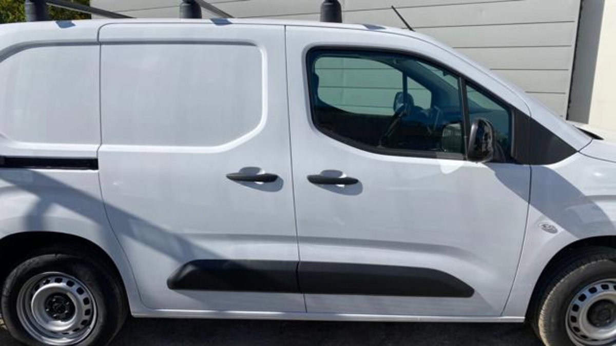 Opel Combo Furgone Cargo 1.5 Diesel 100CV PC 1000kg Edition (3)