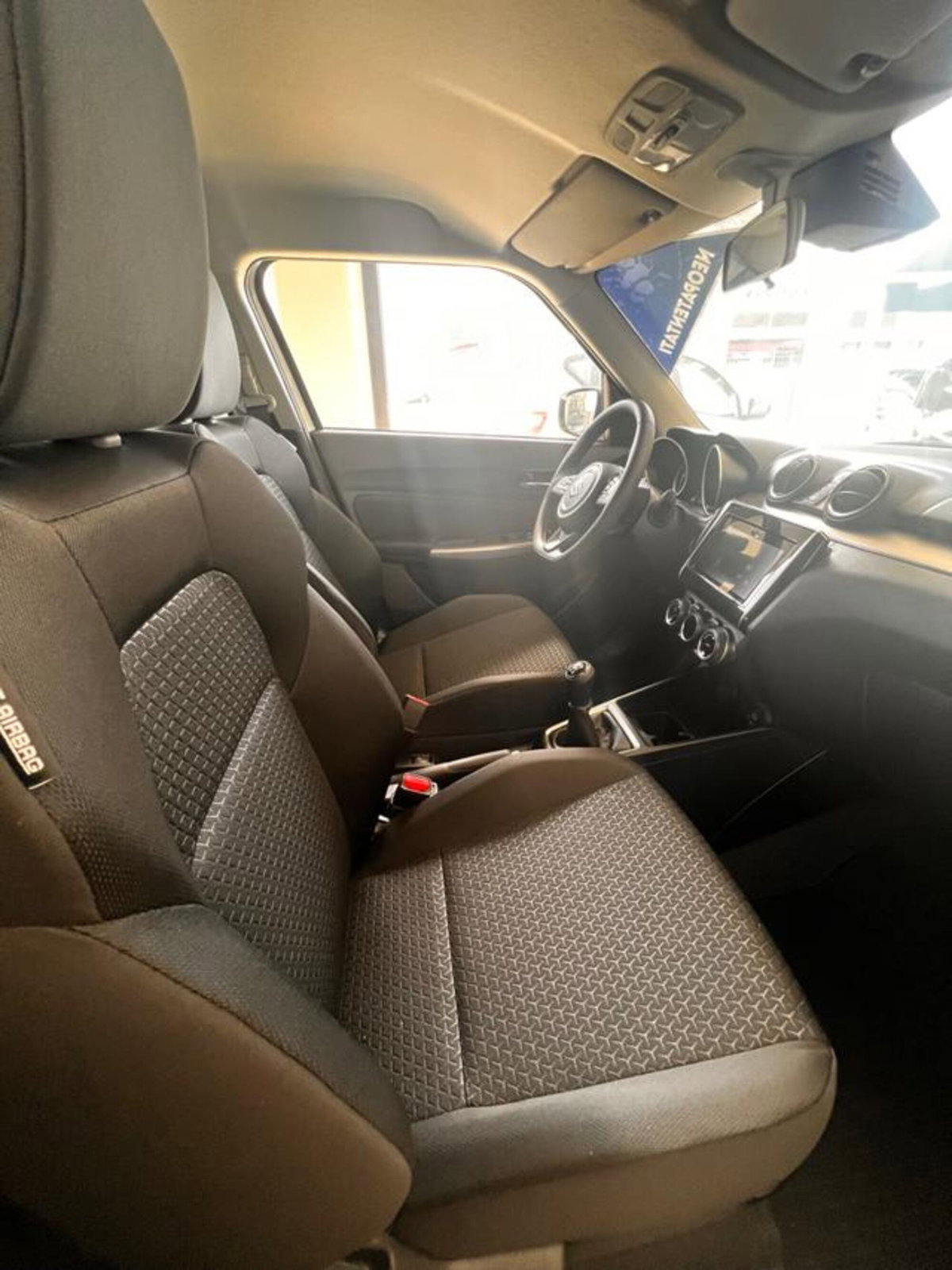 Suzuki Swift 1.2h Top 2wd cvt (5)