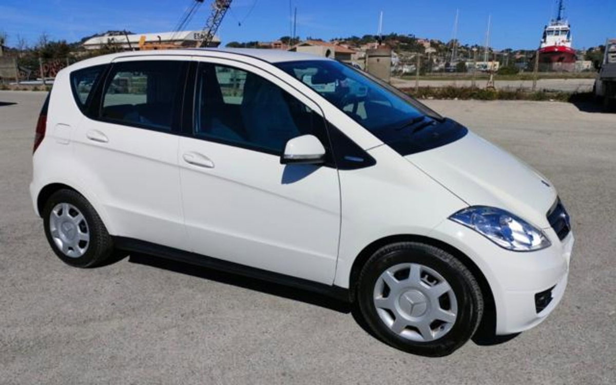 Mercedes-Benz Classe A 160 BlueEFFICIENCY Coupé Premium (2)