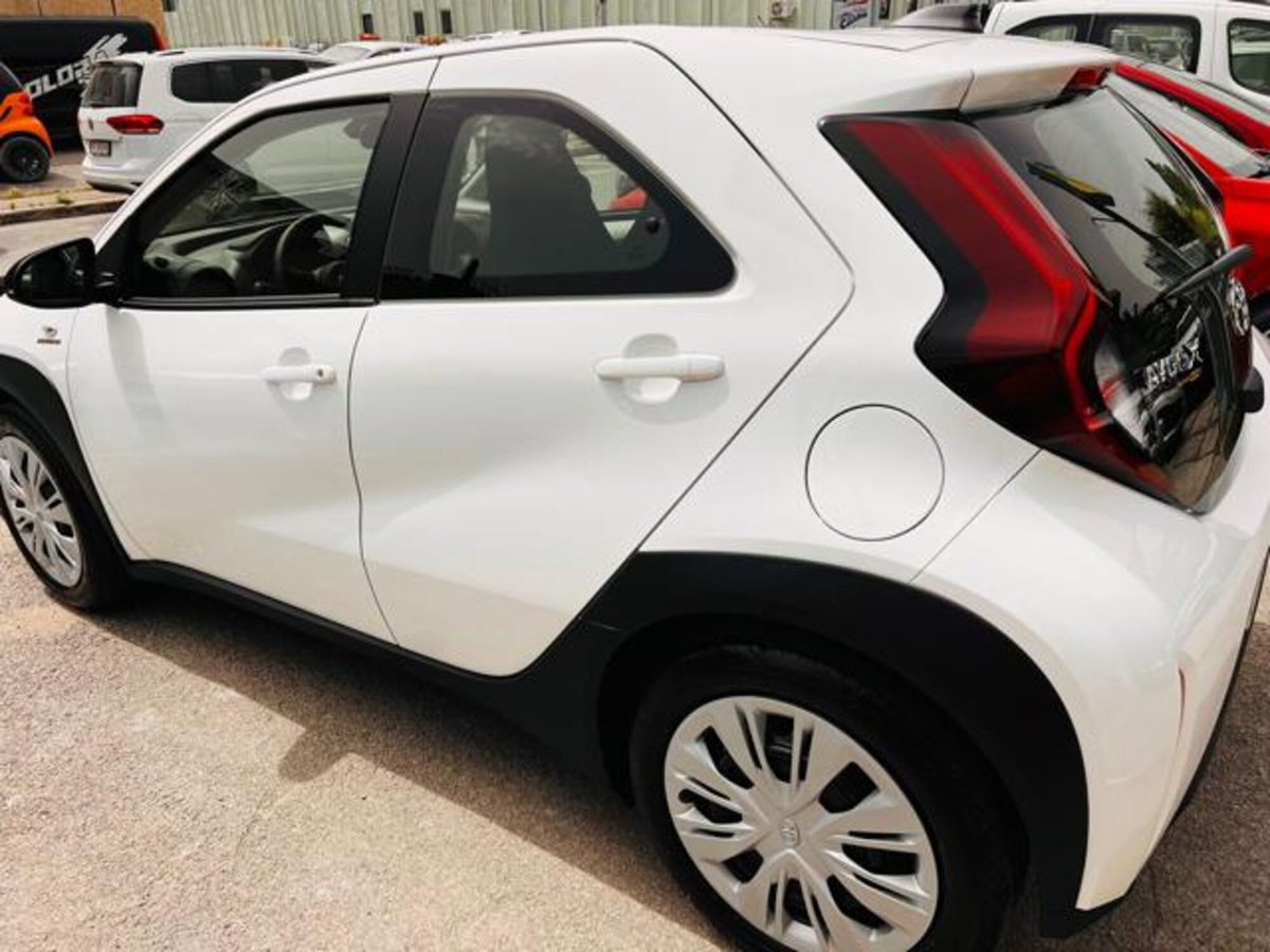 Toyota Aygo X 1.0 VVT-i 72 CV 5 porte Limited Air (2)