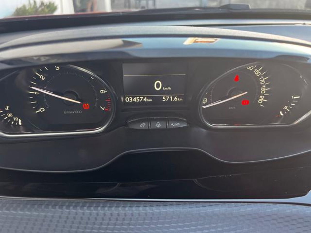 Peugeot 2008 PureTech 130 S&S Allure (7)