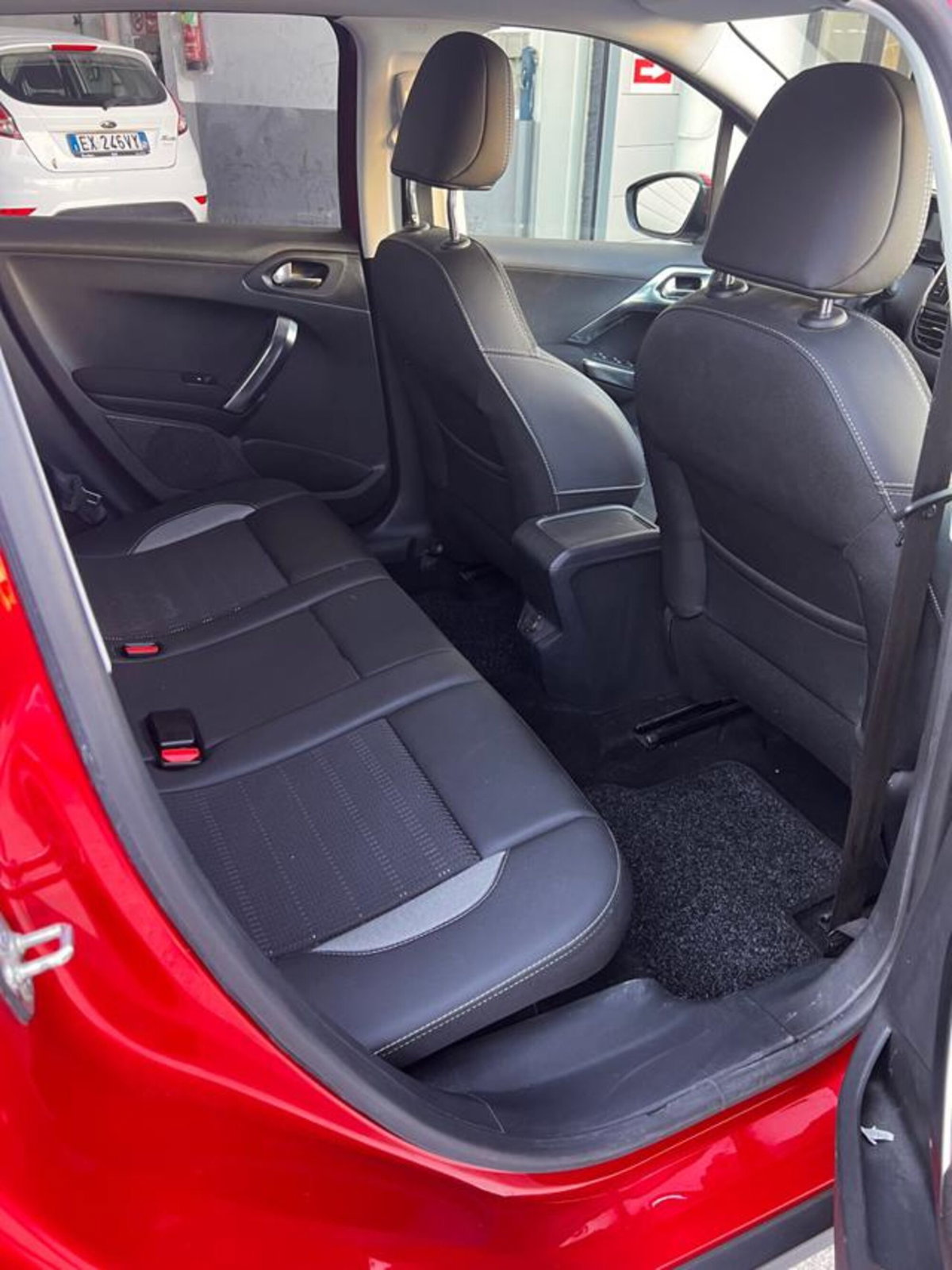 Peugeot 2008 PureTech 130 S&S Allure (9)