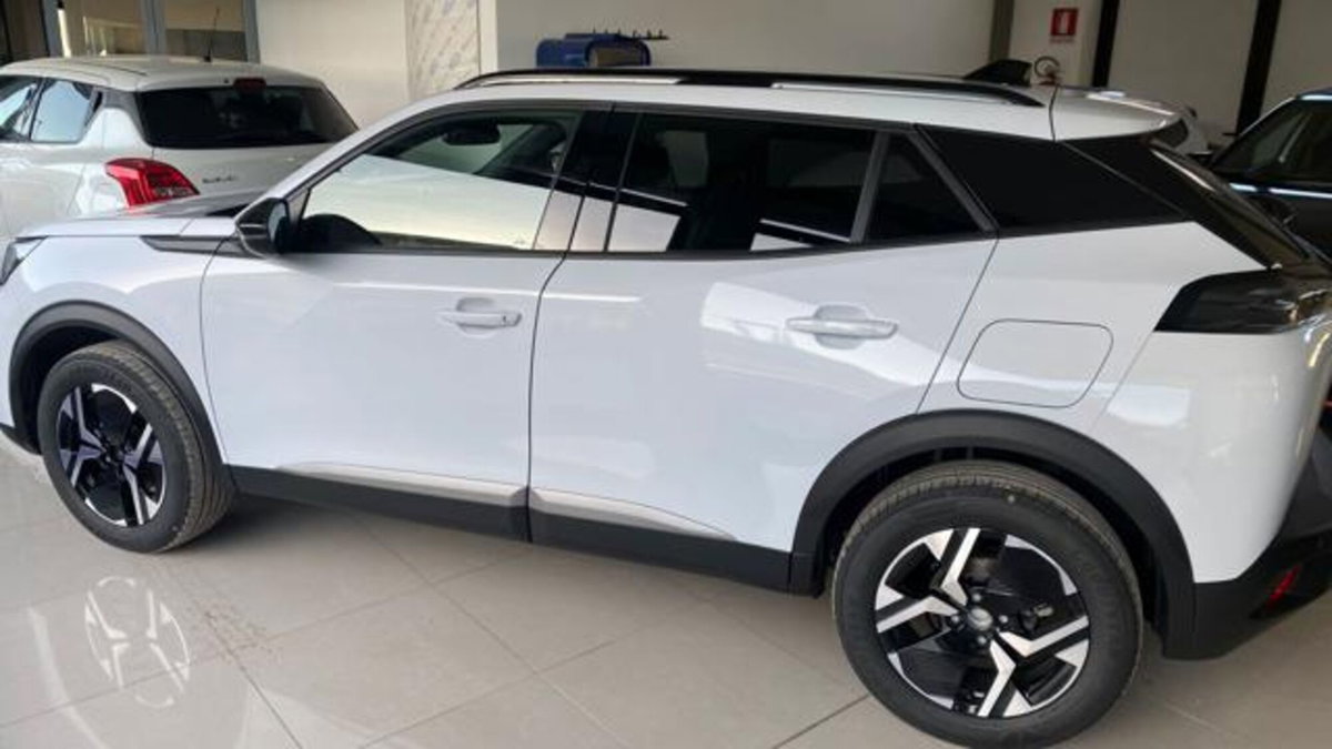 Peugeot 2008 PureTech 130 S&S EAT8 Allure Pack (5)