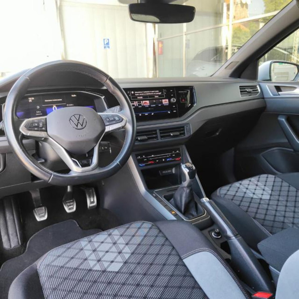 Volkswagen Polo 1.0 tsi R-Line 95cv (13)