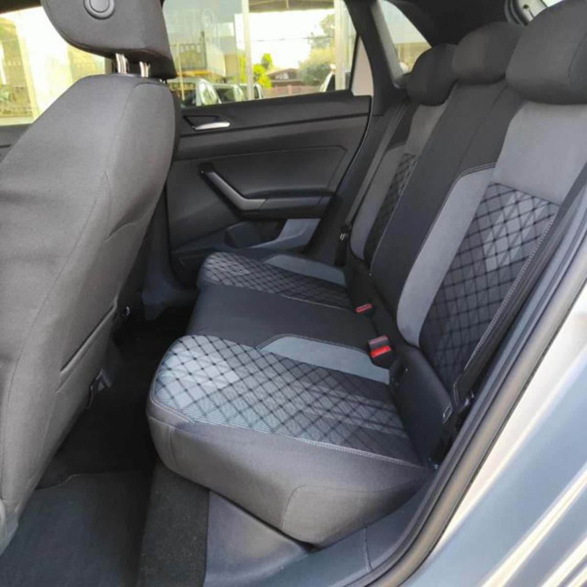 Volkswagen Polo 1.0 tsi R-Line 95cv (14)