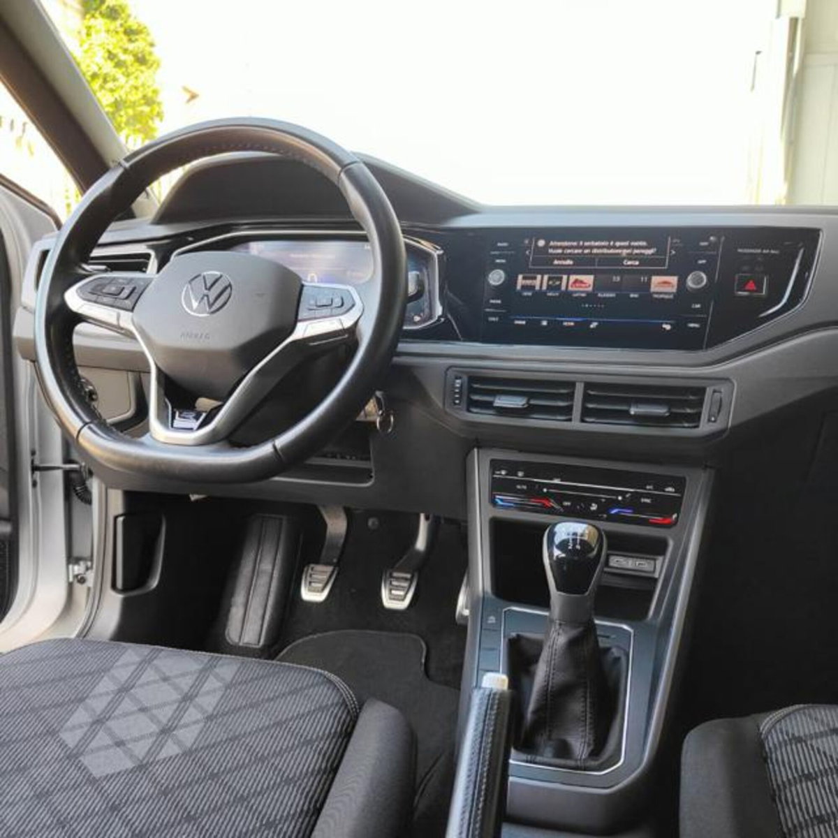 Volkswagen Polo 1.0 tsi R-Line 95cv (15)