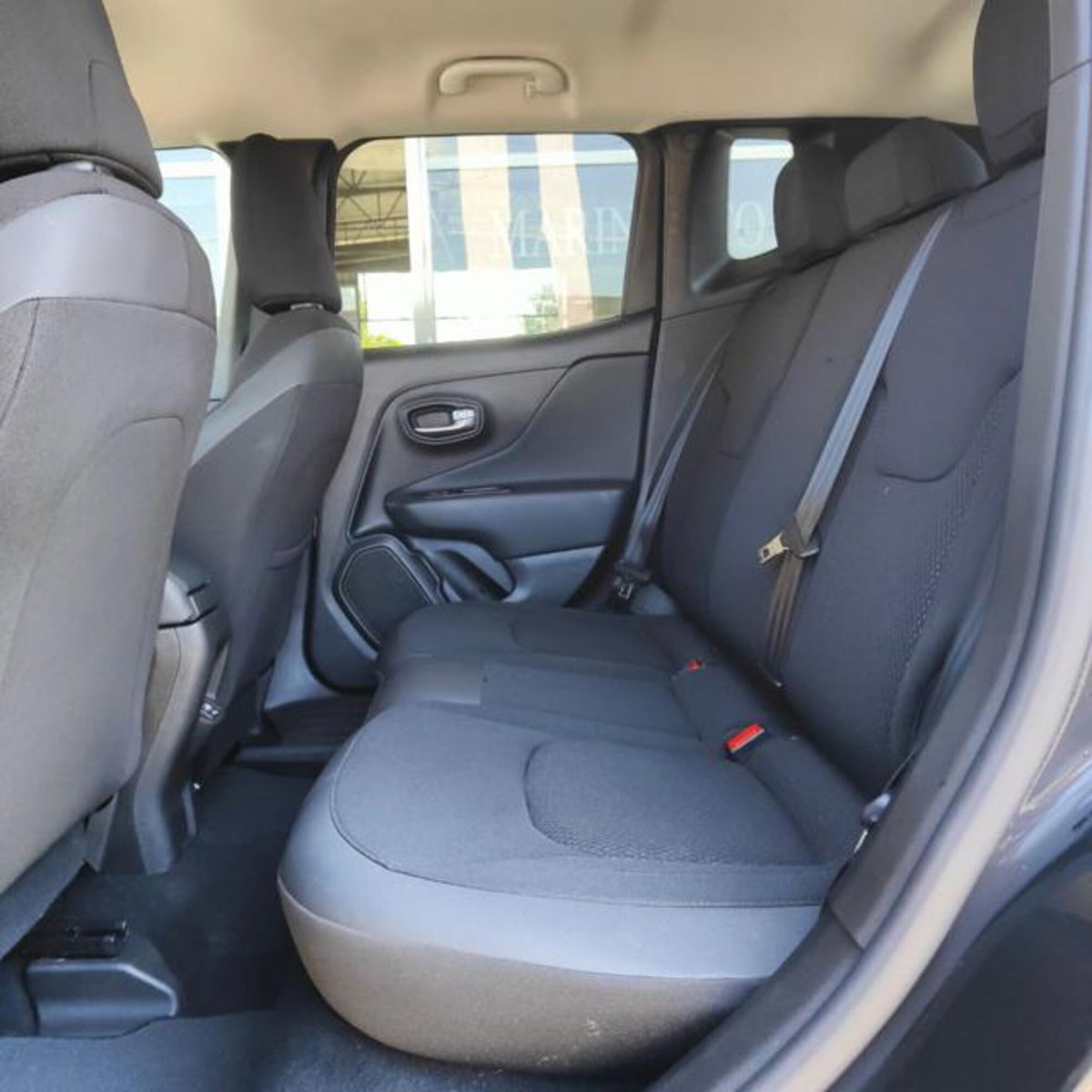Jeep Renegade 1.6 Mjt 130 CV S (15)