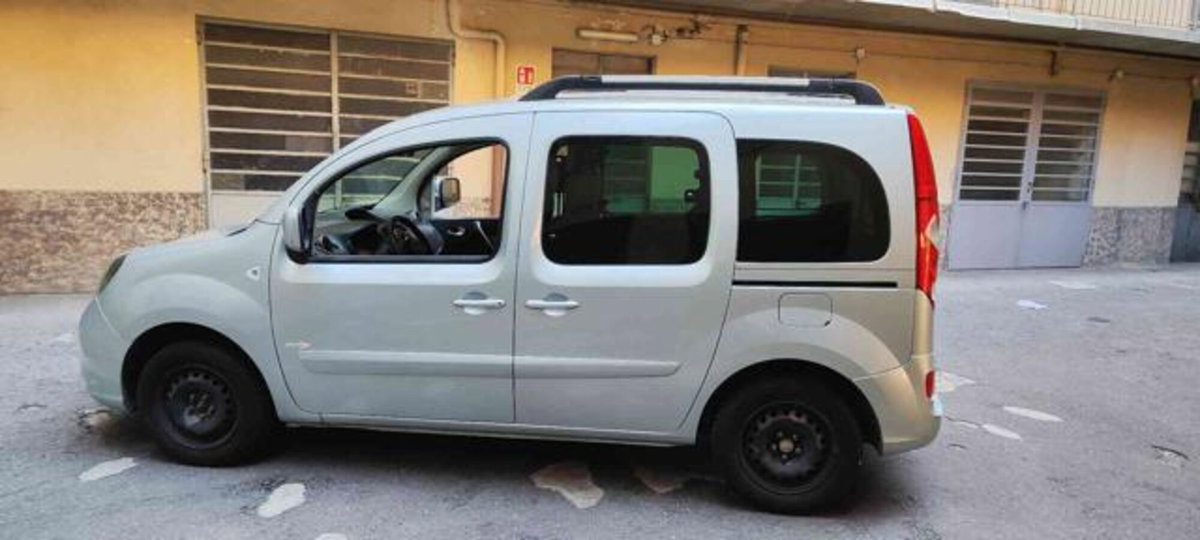 Renault Kangoo 1.5 dCi 90CV F.AP. 5 porte Attractive (9)