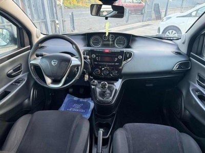 Lancia Ypsilon 0.9 TwinAir 85 CV 5 porte Metano Ecochic Gold (10)
