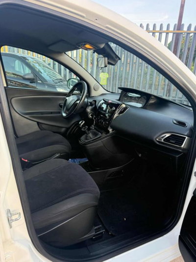 Lancia Ypsilon 0.9 TwinAir 85 CV 5 porte Metano Ecochic Gold (12)
