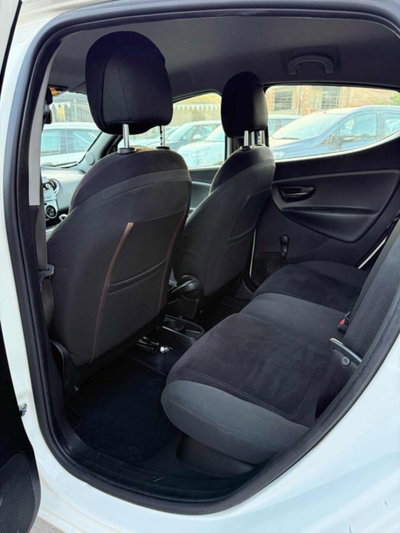Lancia Ypsilon 0.9 TwinAir 85 CV 5 porte Metano Ecochic Gold (16)