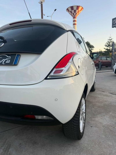 Lancia Ypsilon 0.9 TwinAir 85 CV 5 porte Metano Ecochic Gold (5)