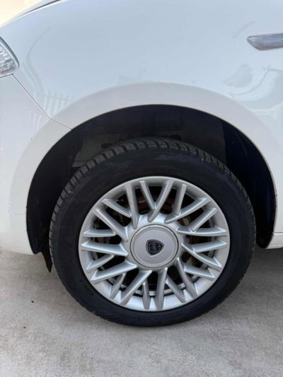 Lancia Ypsilon 0.9 TwinAir 85 CV 5 porte Metano Ecochic Gold (6)