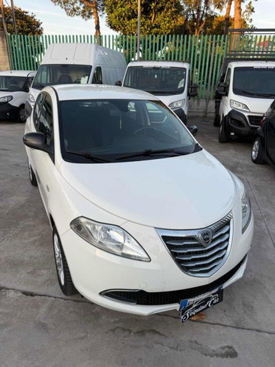 Lancia Ypsilon 0.9 TwinAir 85 CV 5 porte Metano Ecochic Gold (7)