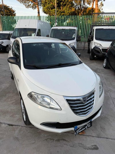 Lancia Ypsilon 0.9 TwinAir 85 CV 5 porte Metano Ecochic Gold (8)