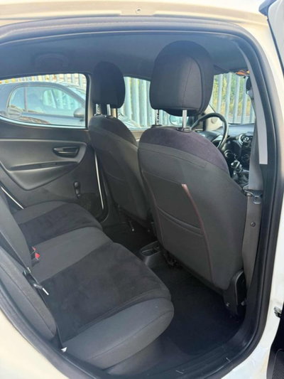 Lancia Ypsilon 0.9 TwinAir 85 CV 5 porte Metano Ecochic Gold (9)
