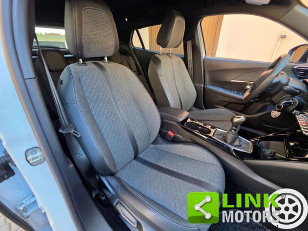 Peugeot 2008 1.2 puretech Allure s&s 100cv (15)