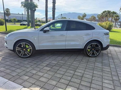Porsche Cayenne Coupé 3.0 V6 E-Hybrid (7)
