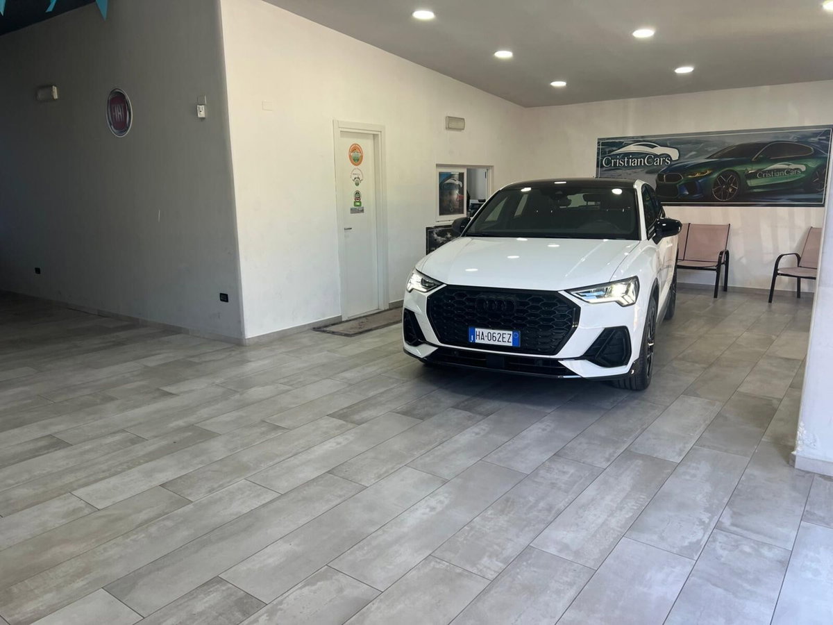 Audi Q3 Sportback 35 2.0 tdi Identity Black s-tronic