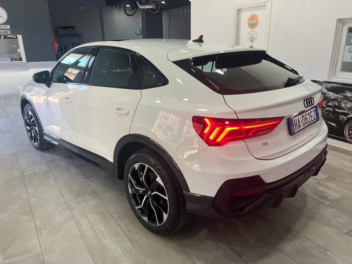 Audi Q3 Sportback 35 2.0 tdi Identity Black s-tronic (8)