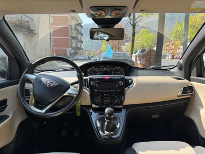 Lancia Ypsilon 1.2 69 CV 5 porte Platinum (17)