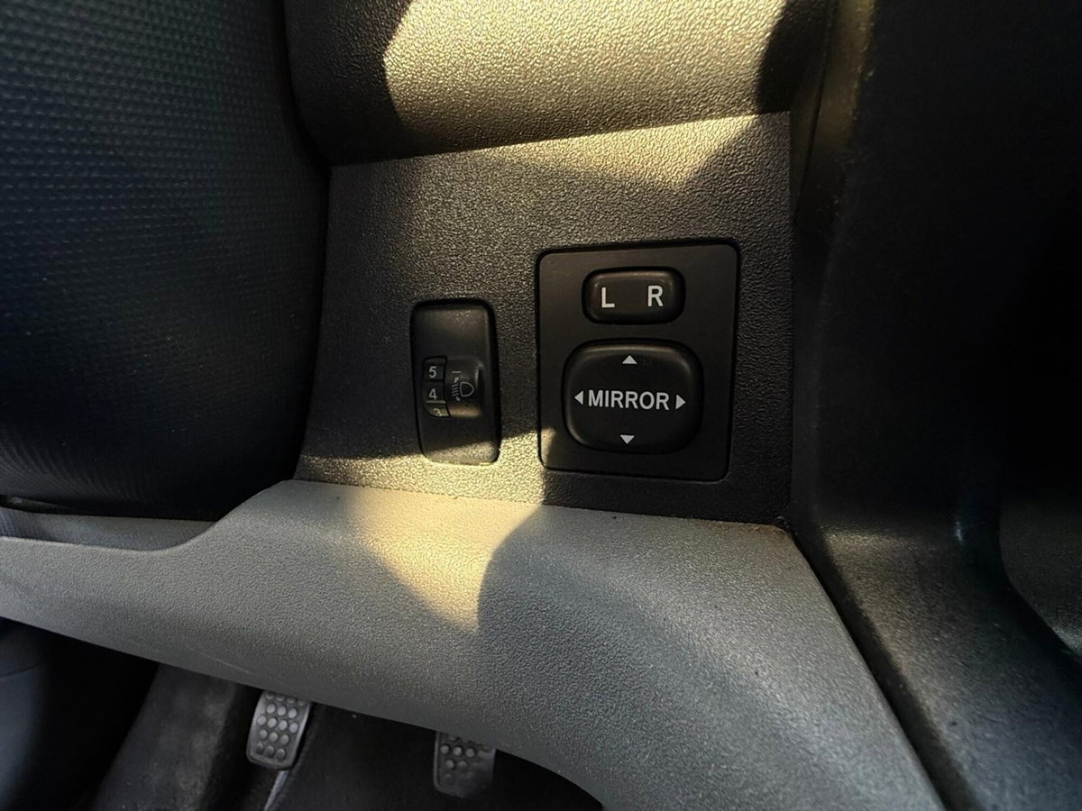 Daihatsu Sirion 1.3 16V Mio Sport (17)