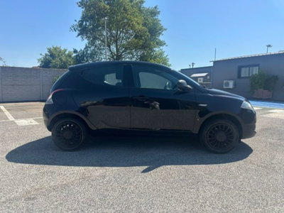 Lancia Ypsilon 1.2 69 CV 5 porte Elefantino Blu (2)