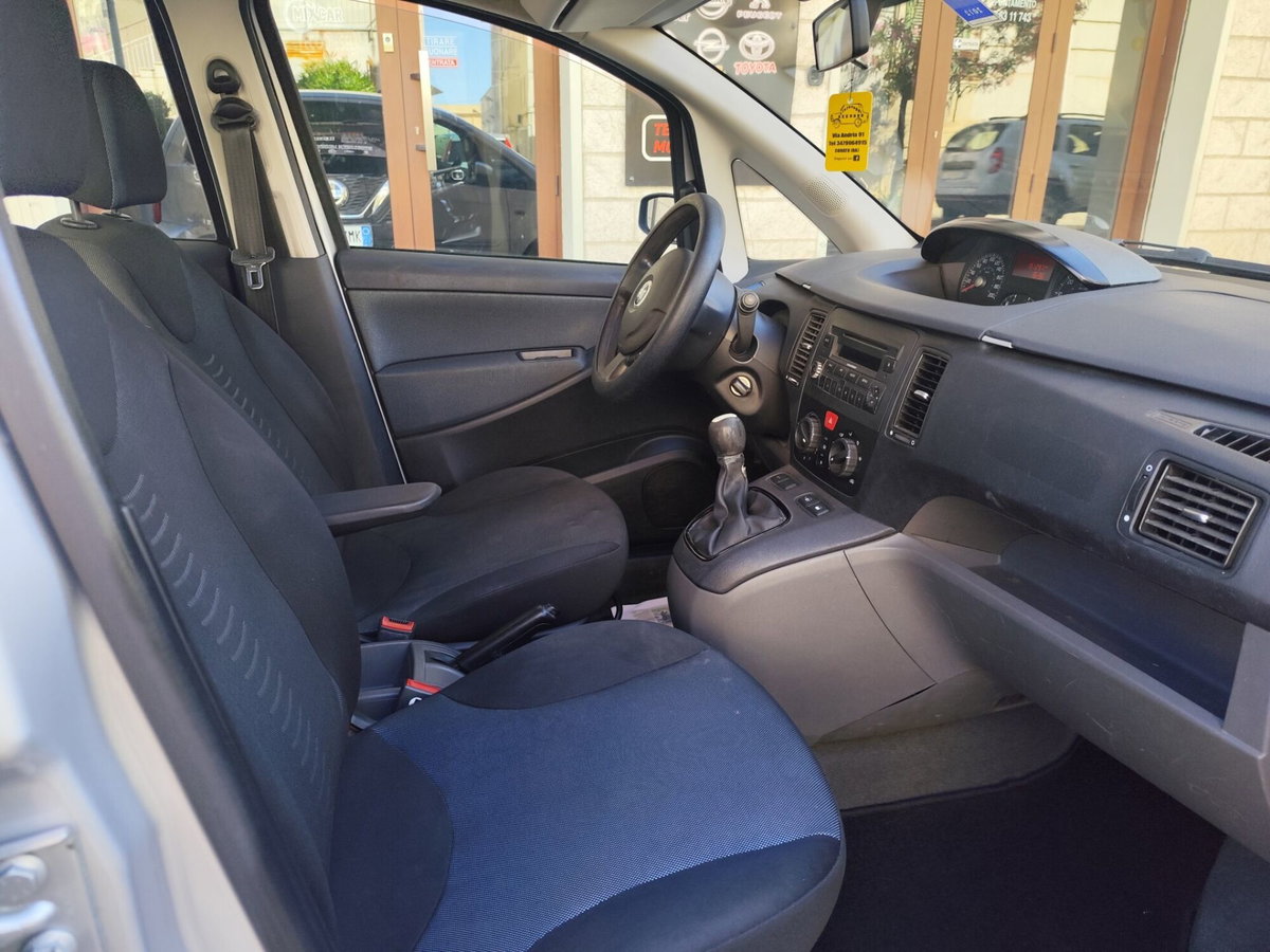 Fiat Idea 1.3 Multijet 16V Emotion (11)