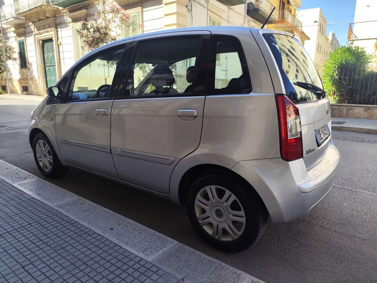 Fiat Idea 1.3 Multijet 16V Emotion (6)