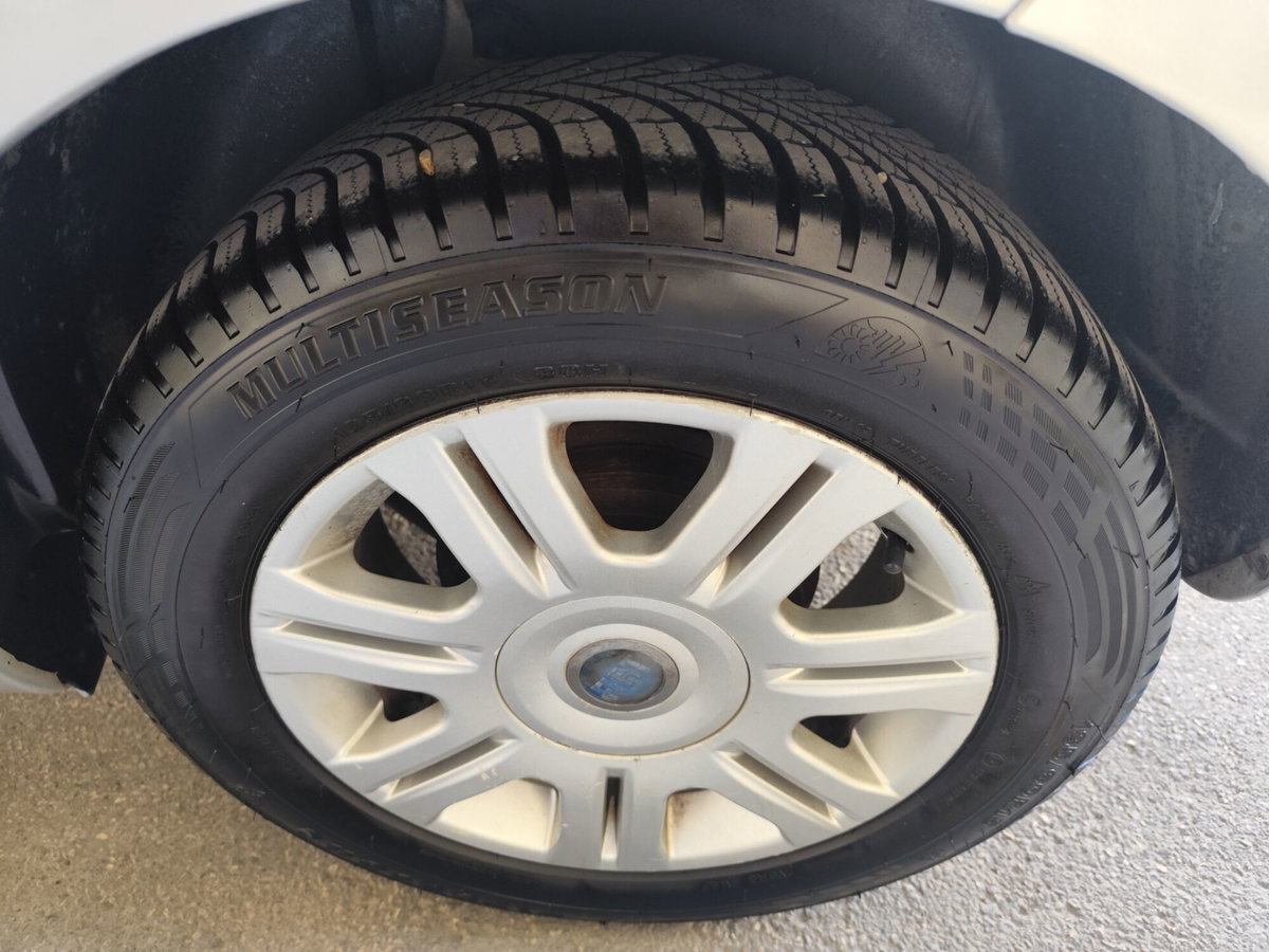 Fiat Idea 1.3 Multijet 16V Emotion (9)
