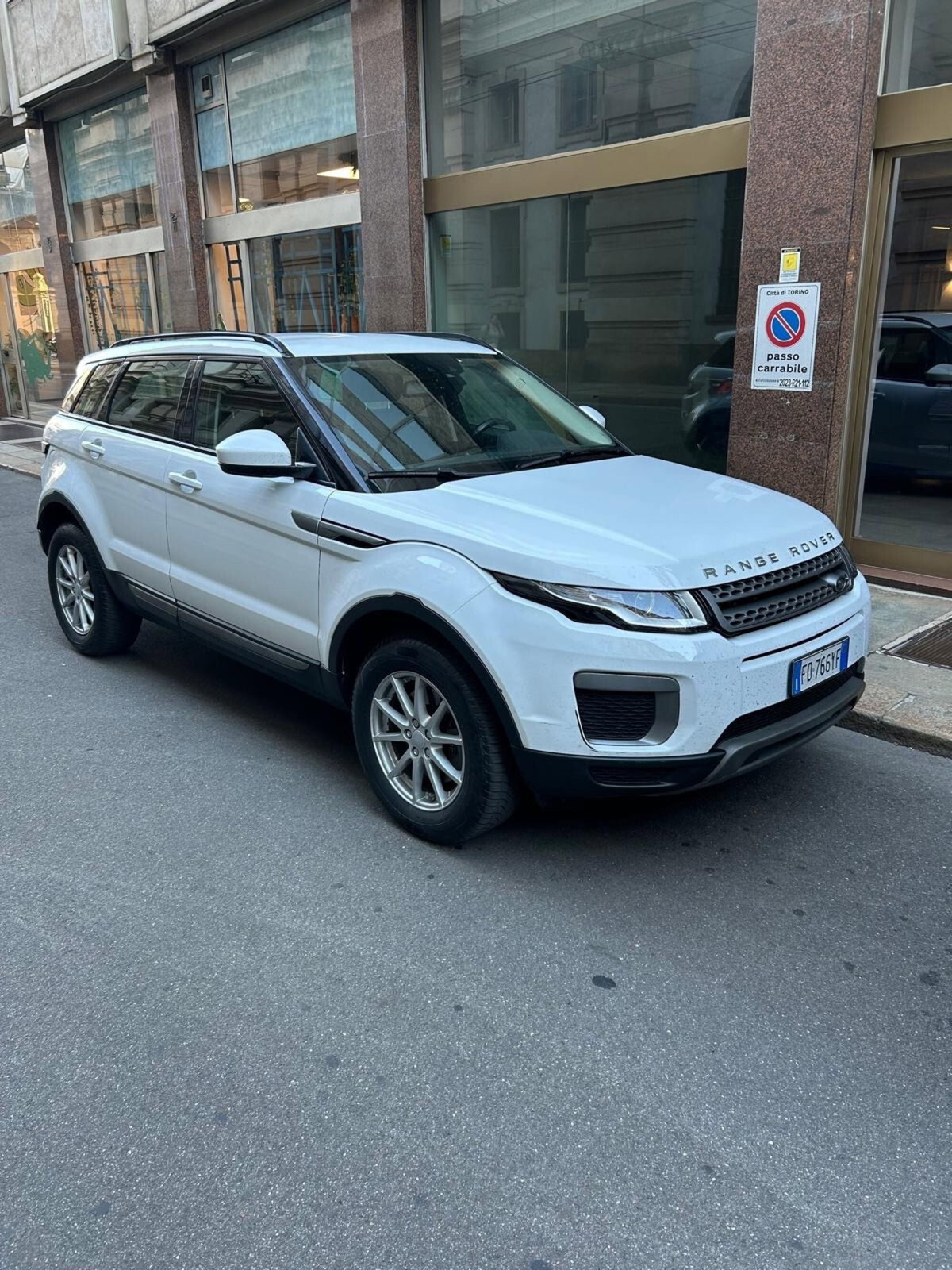 Land Rover Range Rover Evoque 2.0 TD4 150 CV 5p. Pure (4)